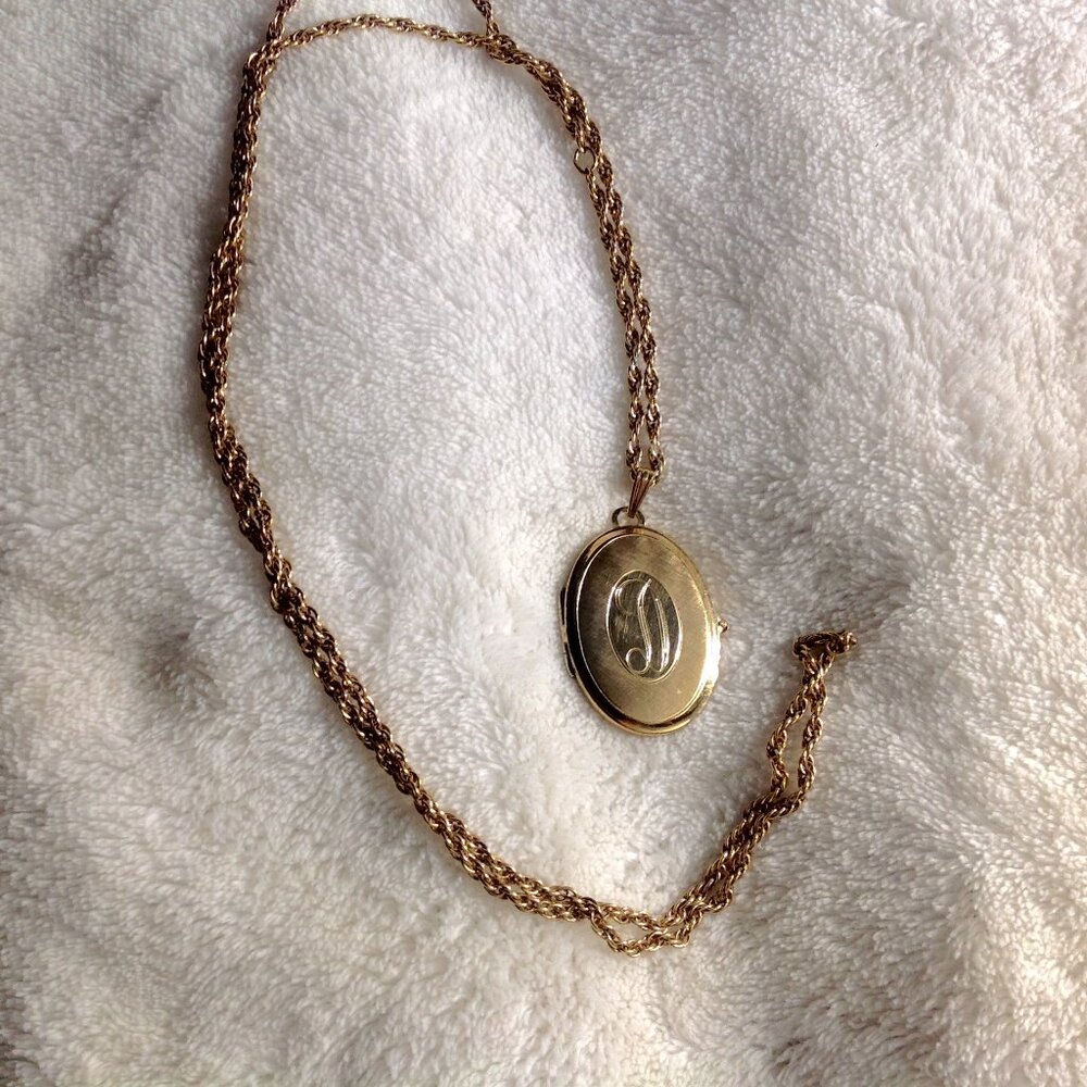 **Sale**Rare Vintage Gold-Filled Engraved Initial D Pendant Locket w Photo Bezel